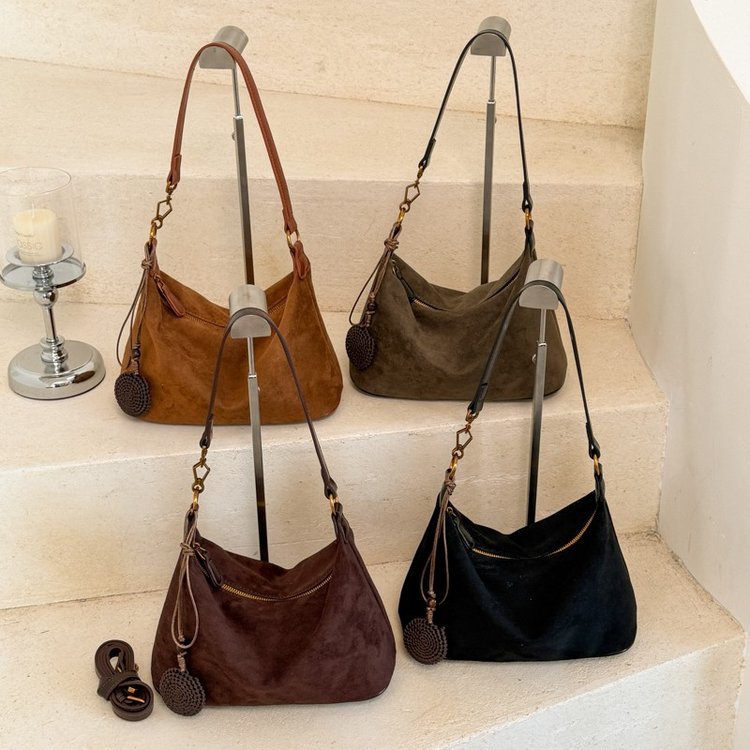 Women's Hobo Bag with Zipper Closure - Fall 2026
